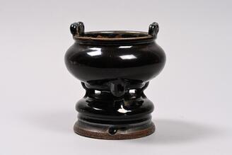 黒釉耳付香炉