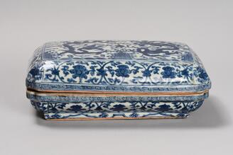 Covered Rectangular Box, Paired dragons in underglaze blue