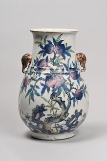 青花色絵桃下東方朔図花瓶