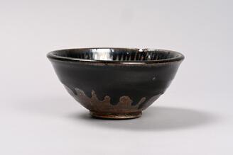 黒釉褐斑碗