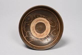 黒釉劃花魚文碗