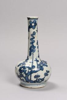 青花梅樹文小瓶