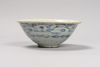 青花草花文碗