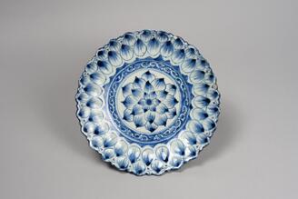 青花蓮弁文輪花皿