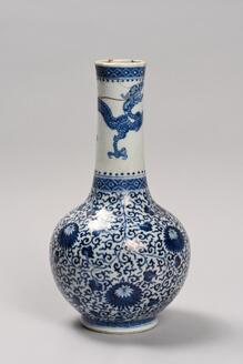 青花菊唐草文長頸瓶