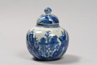青花山水文有蓋壺