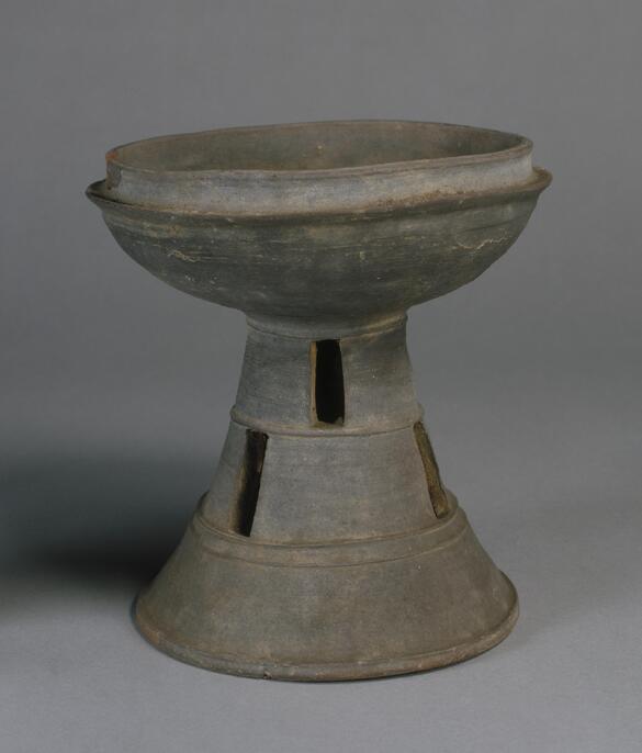 瑞】時代 新羅土器 蓋付高杯 高：19cm ＊（カケ多数有） 高杯
