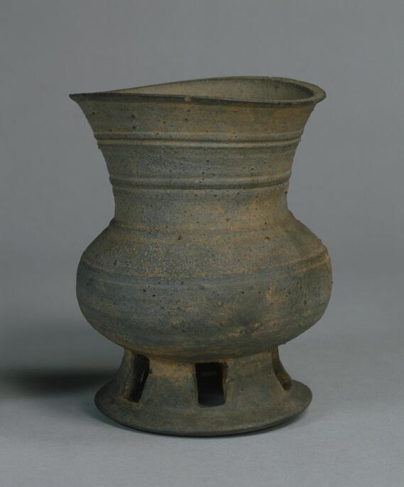 【 新羅土器 長頸壺 】　＊東京国立博物館台付長頸壺　同手 台付長頸壺 文化遺産オンライン