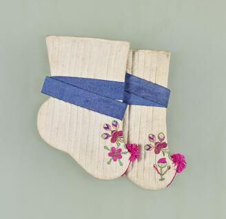 Child's Socks (Tarae Beoseon)
